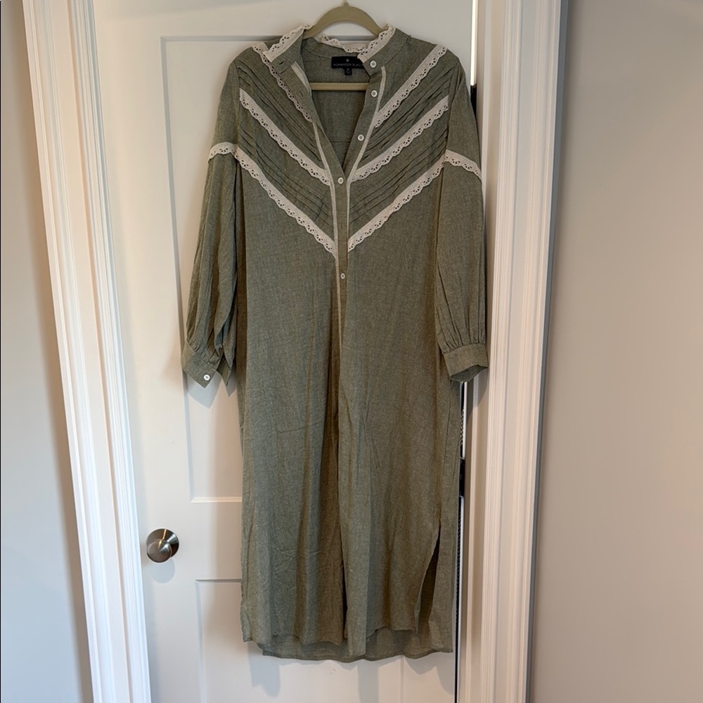 Pomander Palace - Green Button-Up Dress with Lace Detail